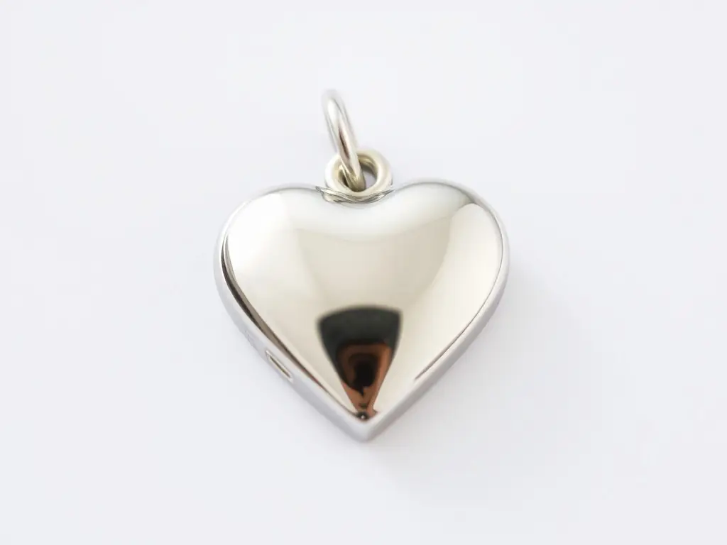 A gold heart icon on a white background, representing the importance of maintaining intimacy and romance during a sleep divorce.